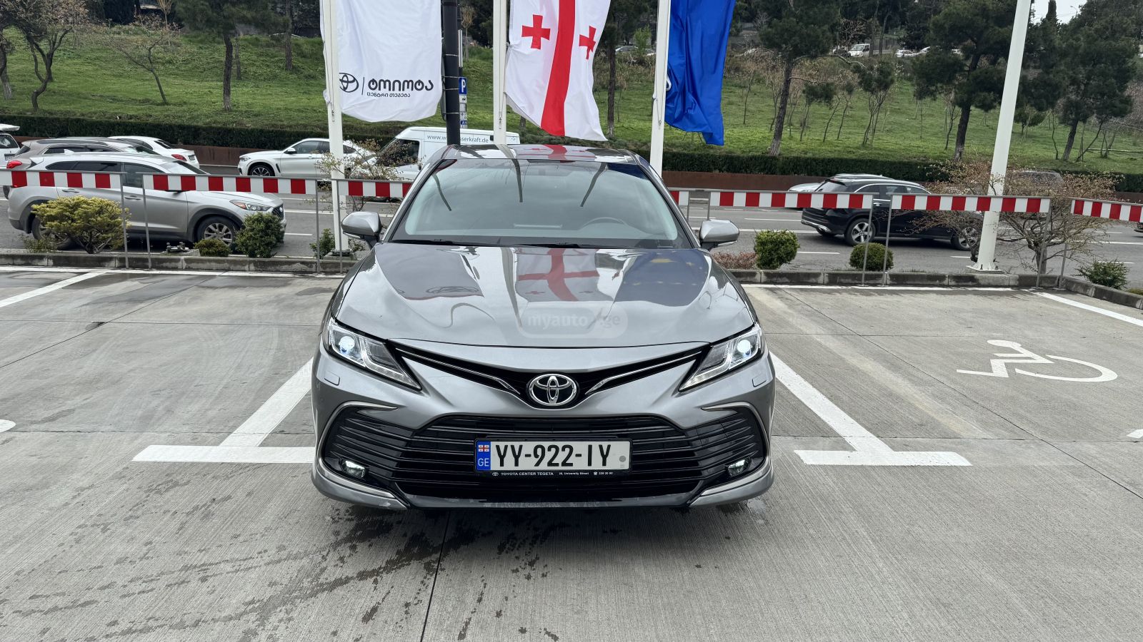 Toyota Camry - фото 2