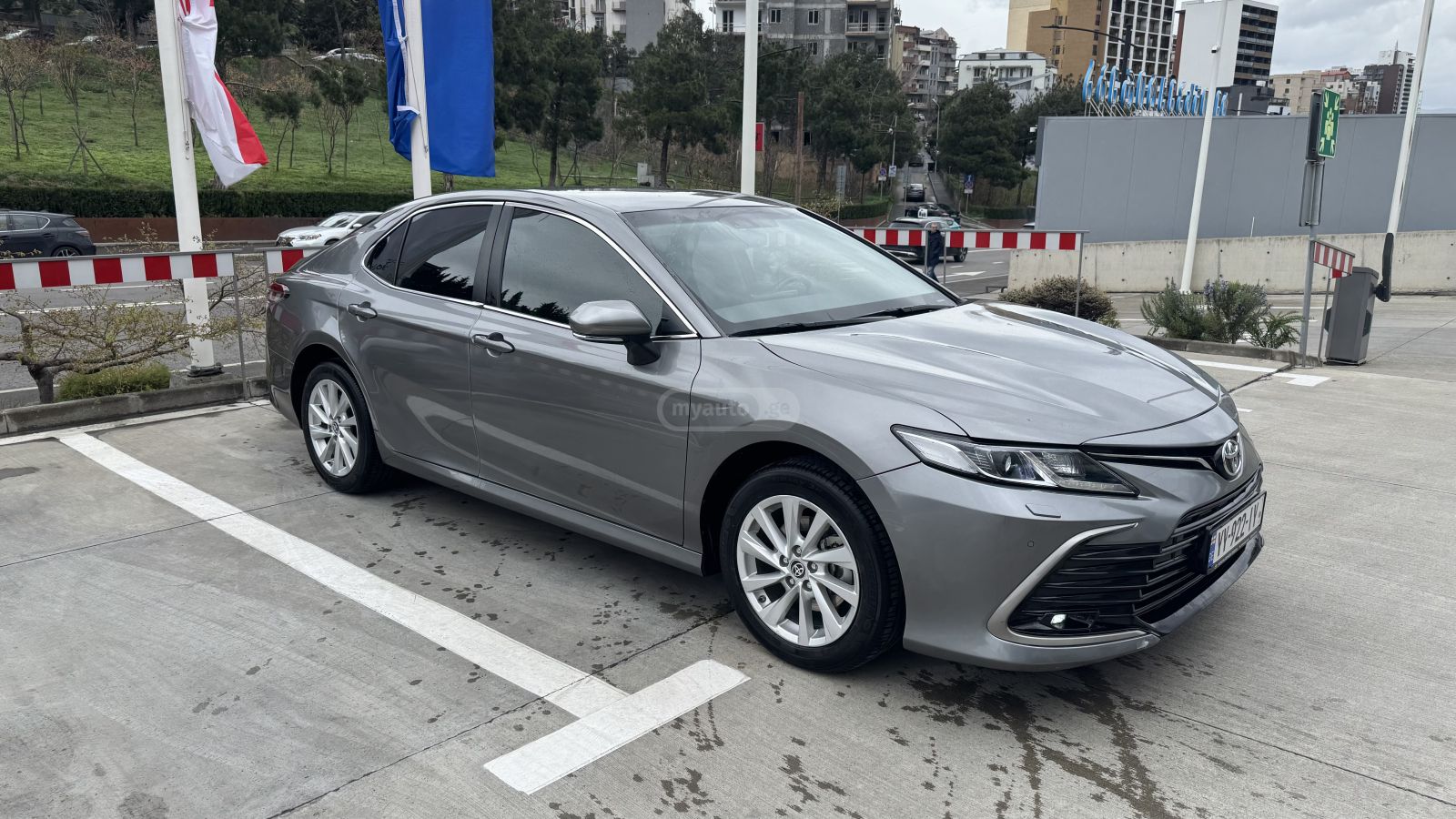 Toyota Camry - фото 3
