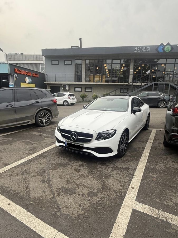 Mercedes-Benz E 200 - фото 1