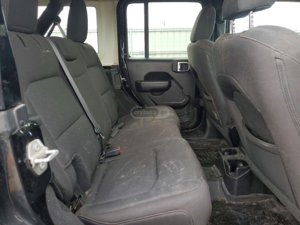 Jeep Wrangler - фото 10