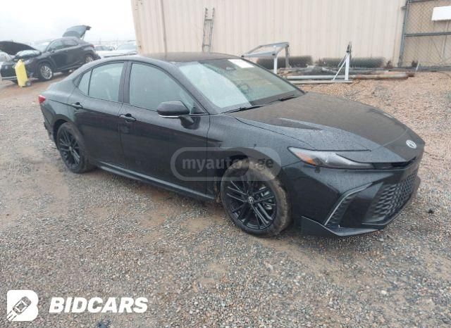 Toyota Camry - фото 1