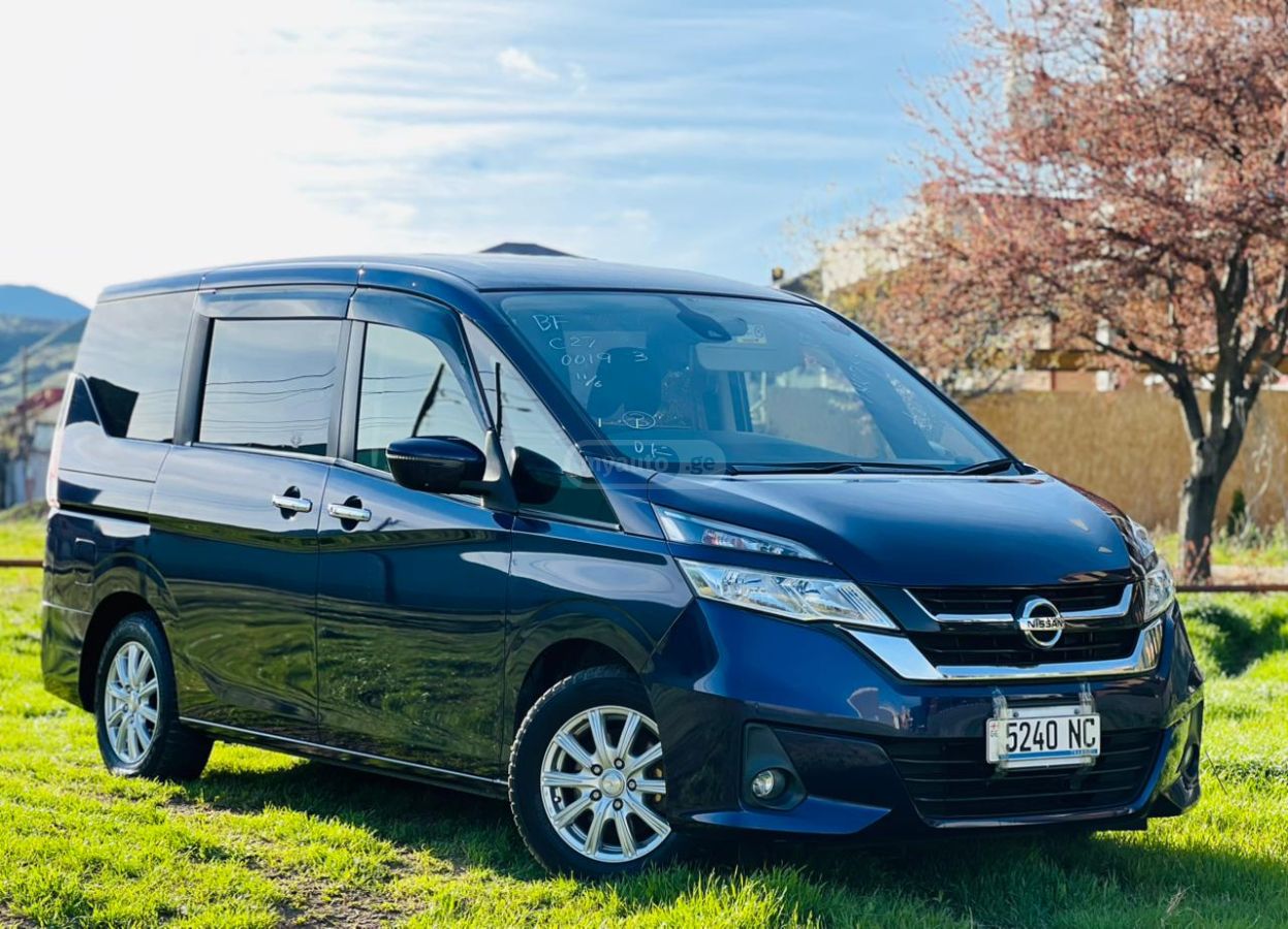 Nissan Serena - фото 1