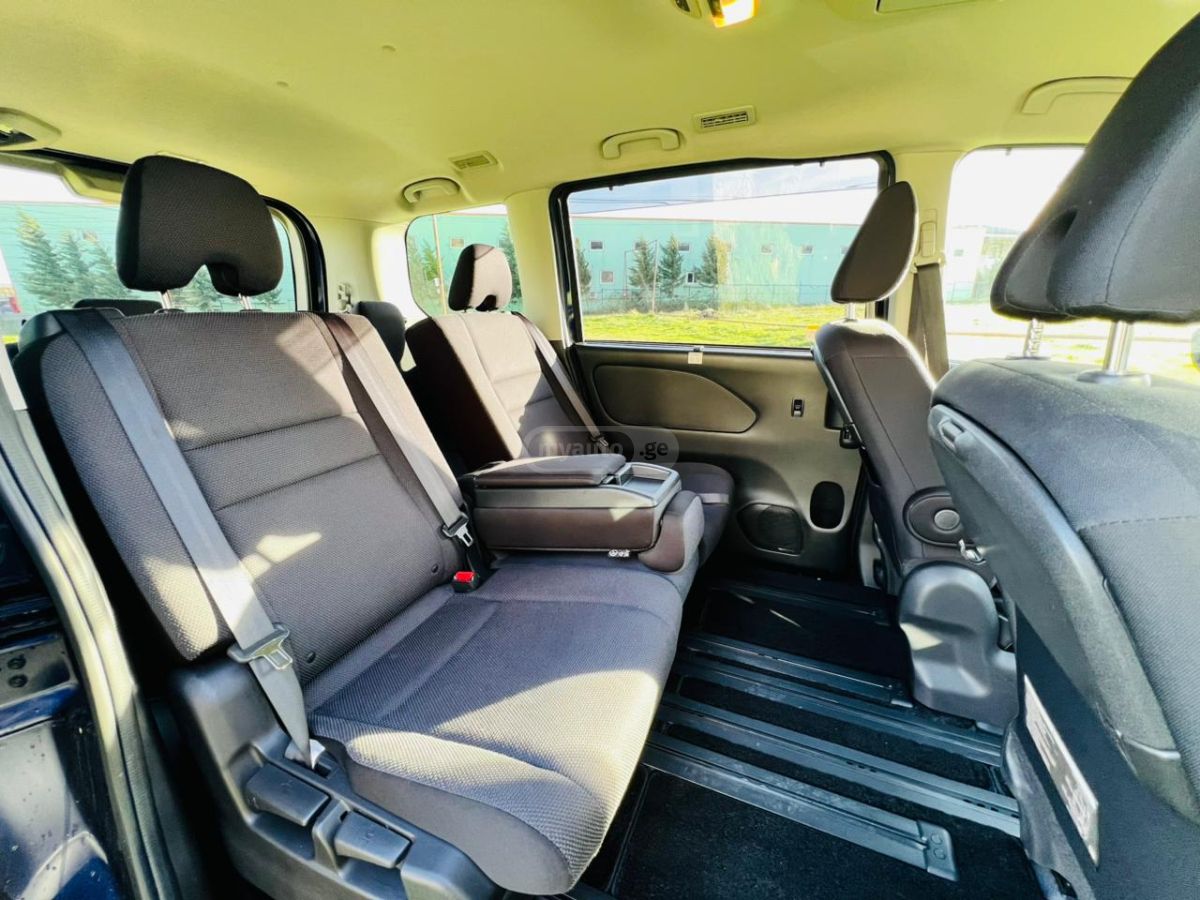 Nissan Serena - фото 13