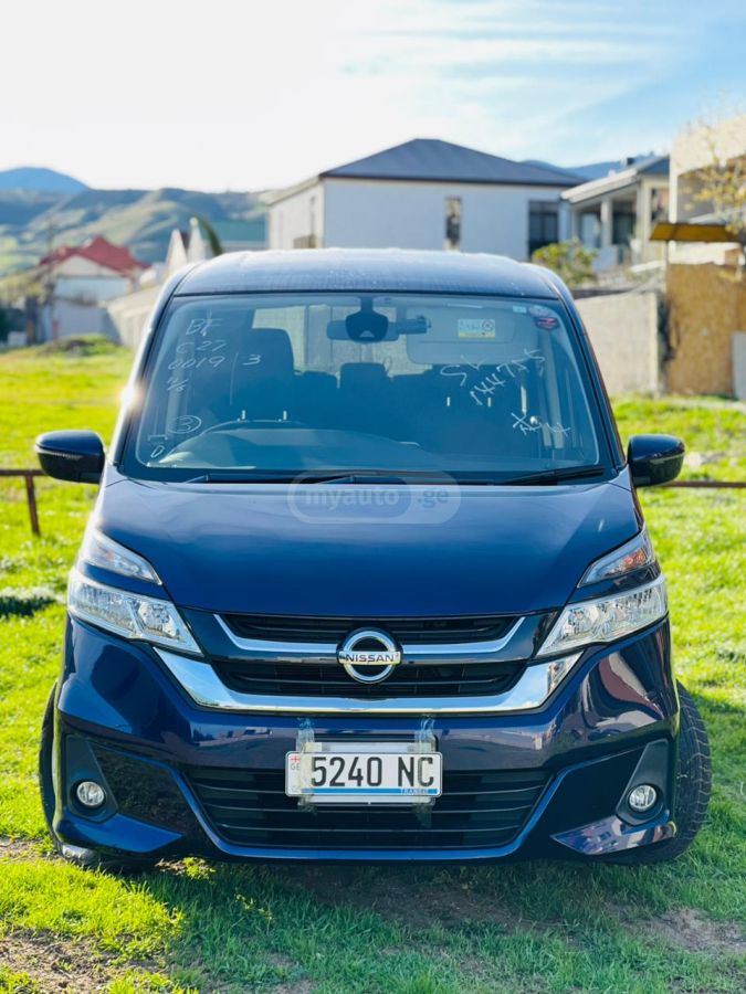 Nissan Serena - фото 3