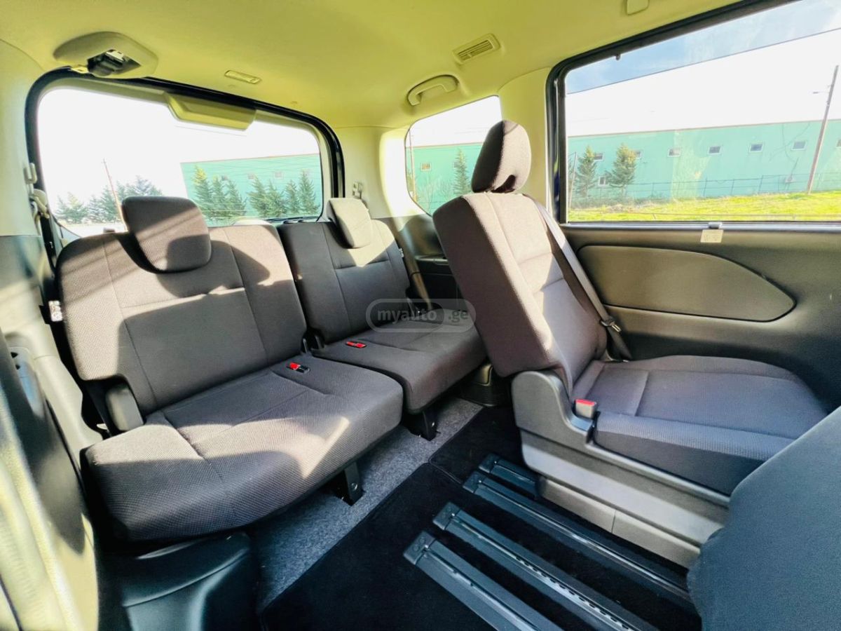 Nissan Serena - фото 7