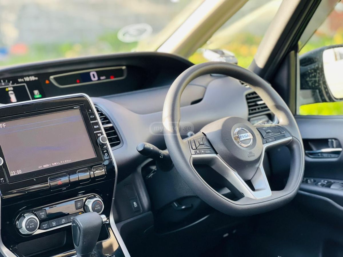 Nissan Serena - фото 8