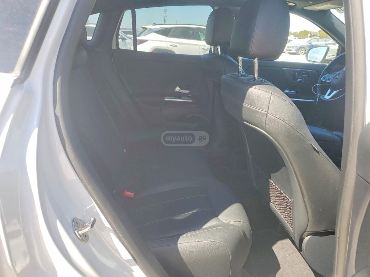 Mercedes-Benz Base GLA 250 4dr All-Wheel Dri — миниатюра 11