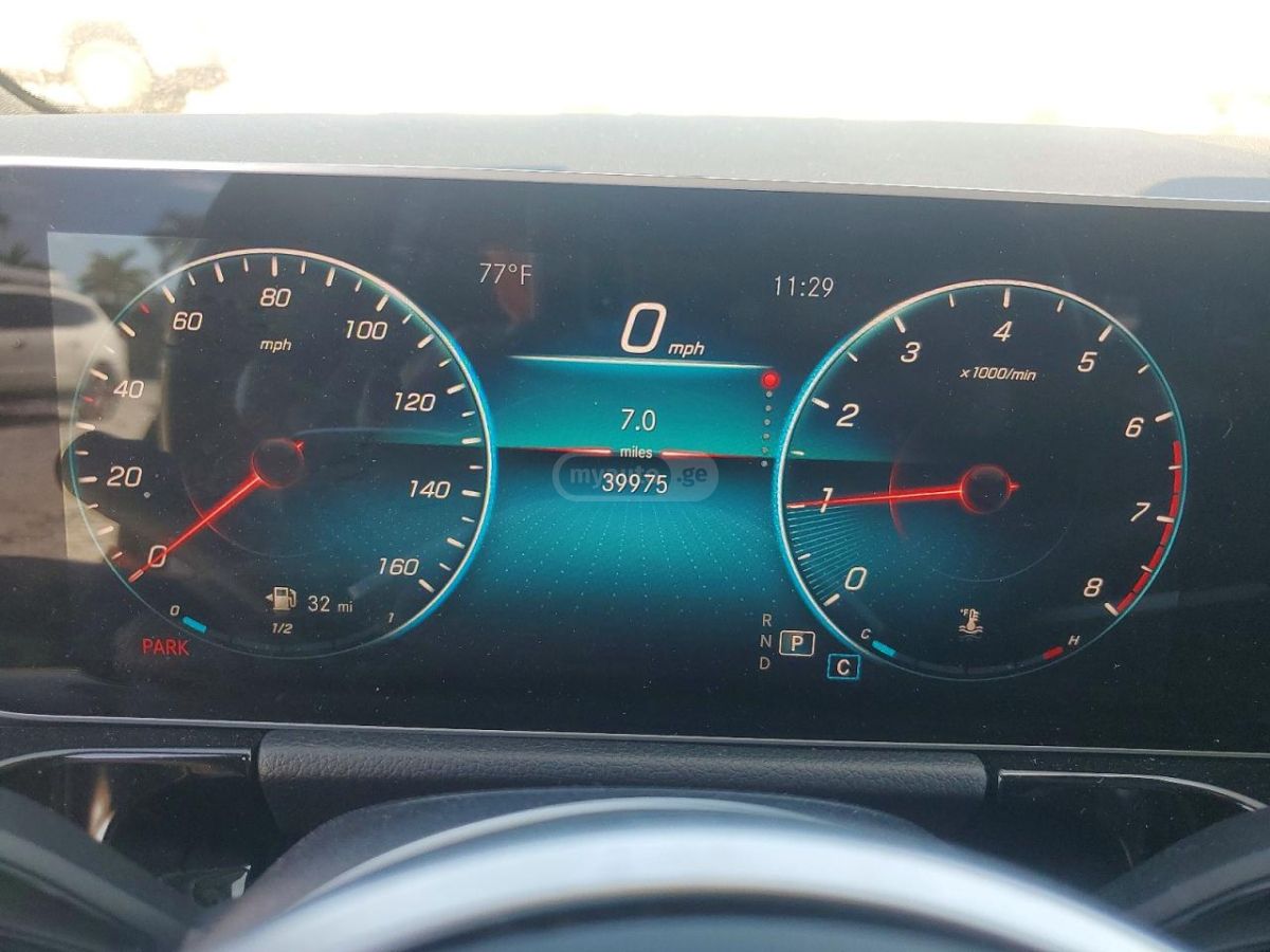 Mercedes-Benz Base GLA 250 4dr All-Wheel Dri — миниатюра 9