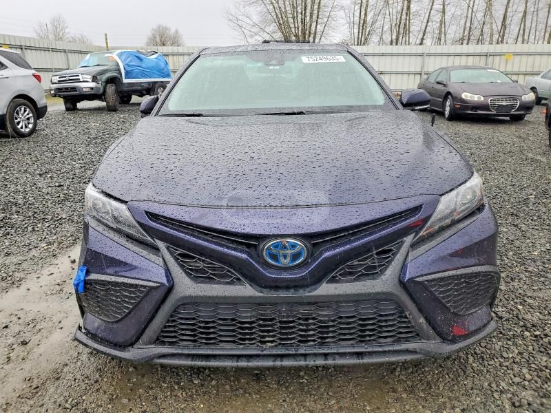 Toyota Camry - фото 1