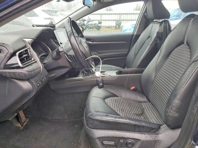 Toyota Camry - фото 2