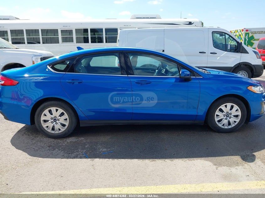 Ford Fusion - фото 13