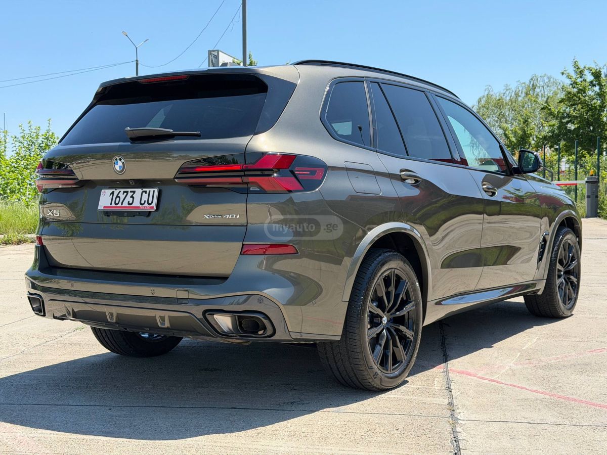 نمای دیگر BMW 2024