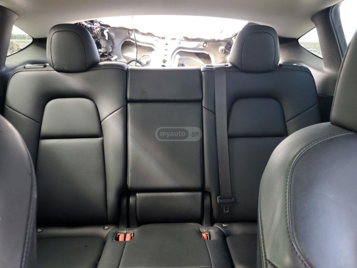 Tesla Model Y - фото 10