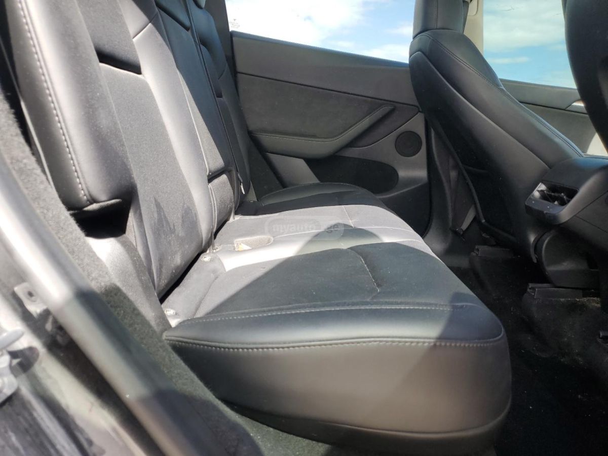 Tesla Model Y - фото 11