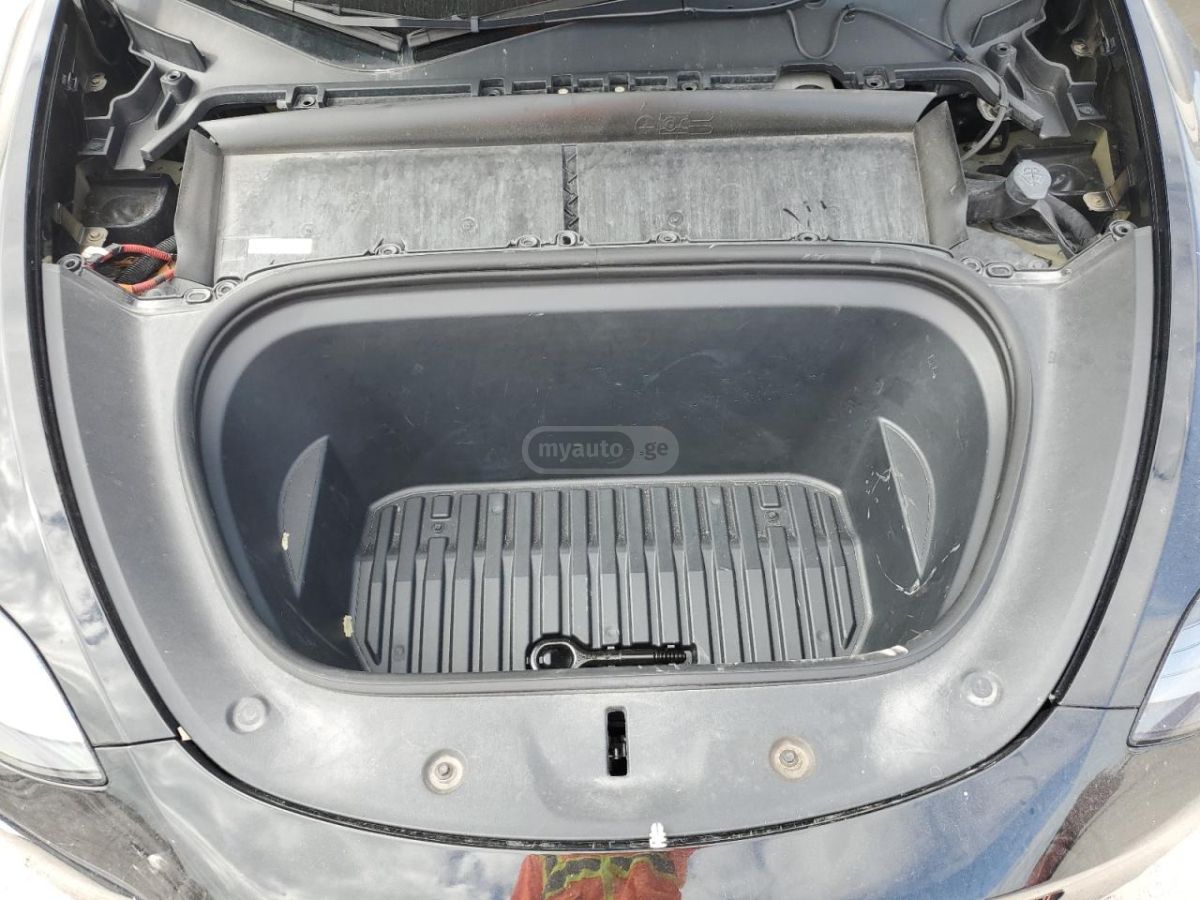 Tesla Model Y - фото 12