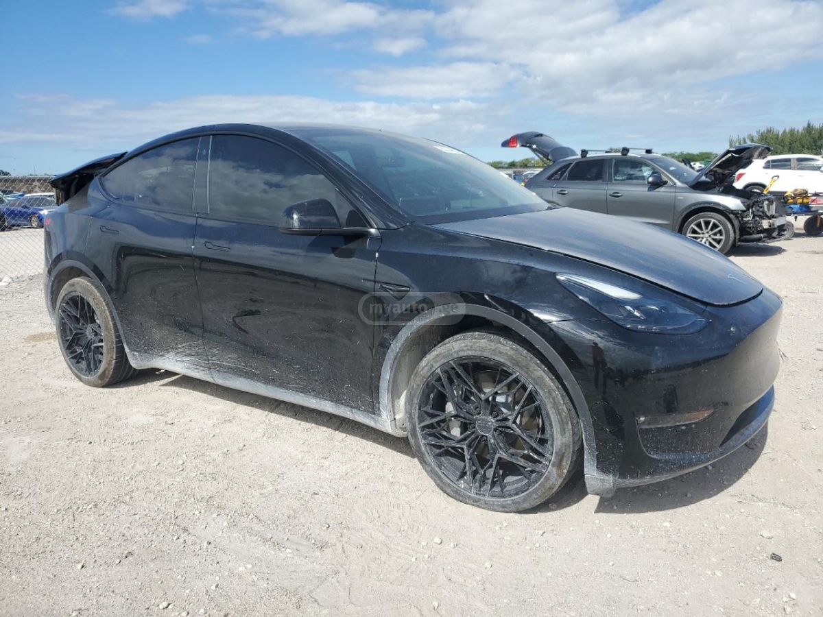 Tesla Model Y - фото 4