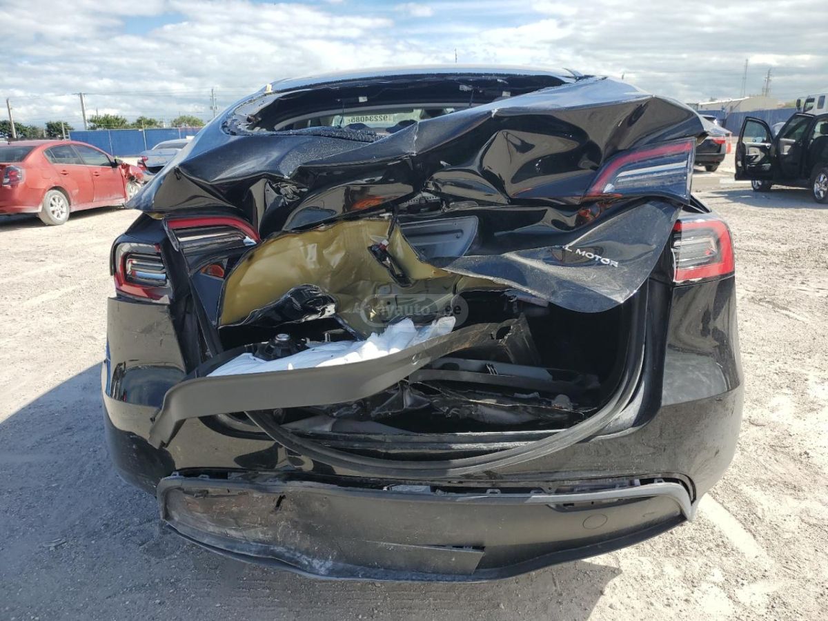 Tesla Model Y - фото 6