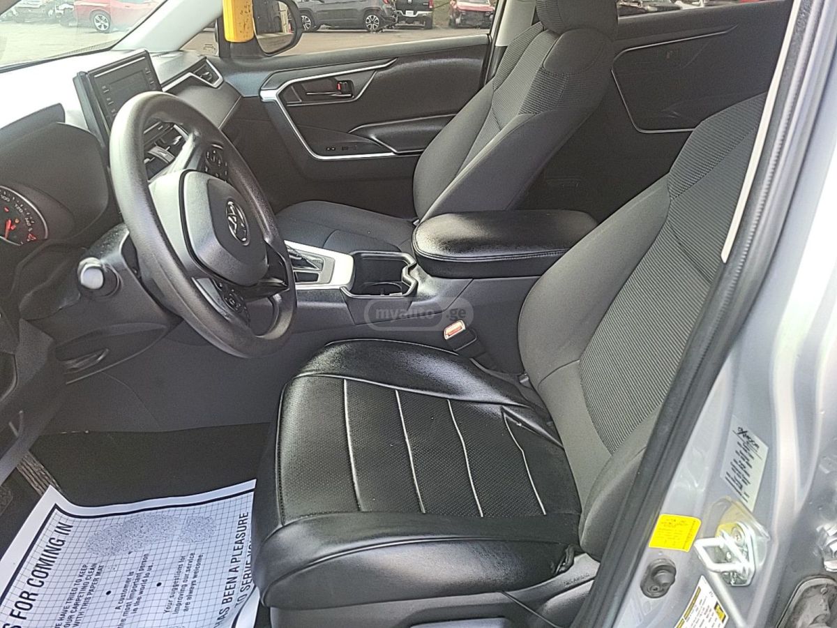 Toyota LE 4dr All-Wheel Drive Automat — миниатюра 4