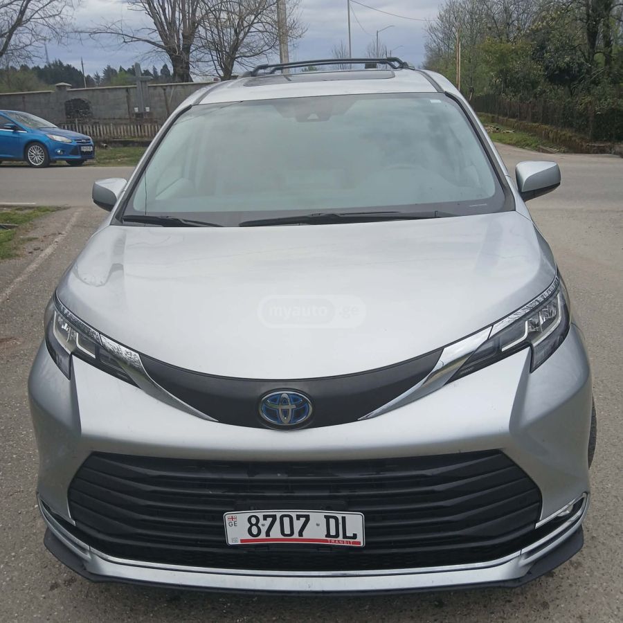 Toyota Sienna - фото 3