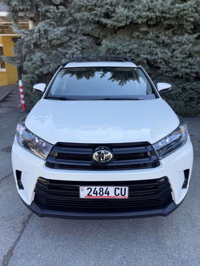 Toyota Highlander - фото 1