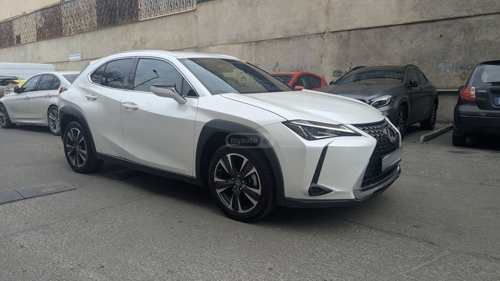 Lexus UX 200 - фото 2