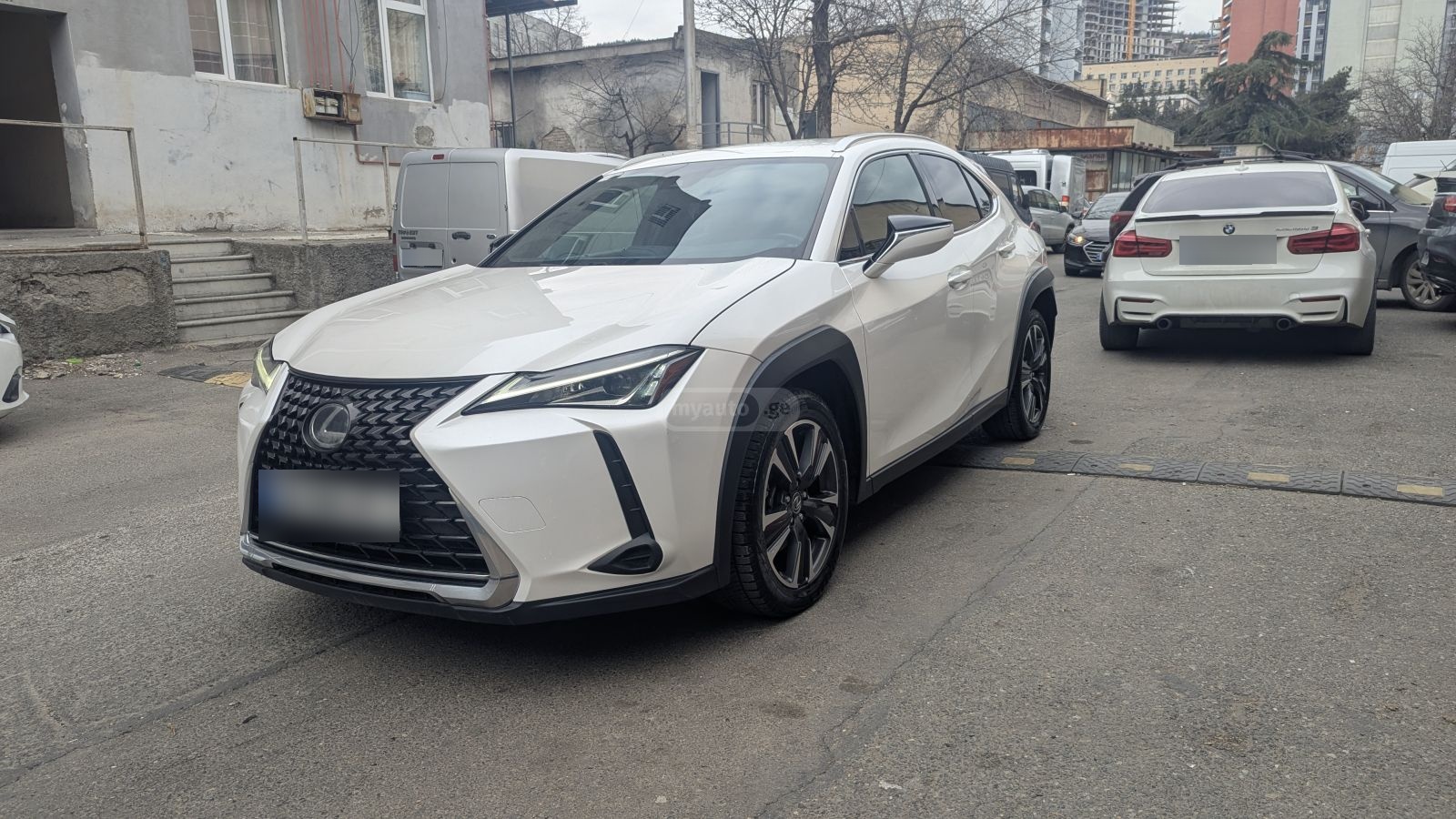 Lexus UX 200 - фото 3