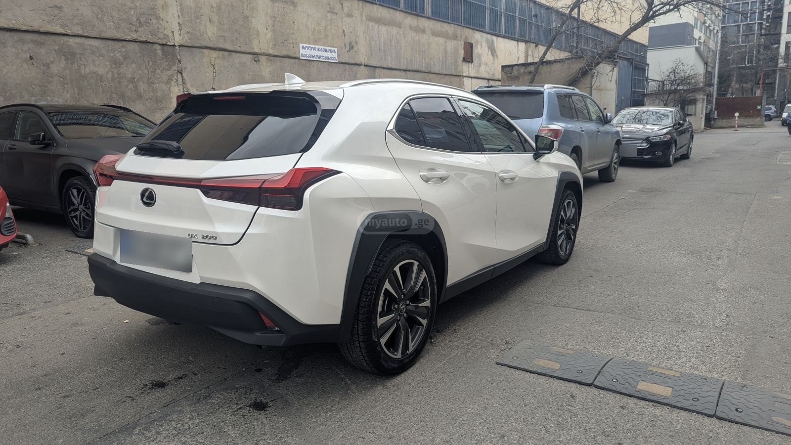 Lexus UX 200 - фото 5
