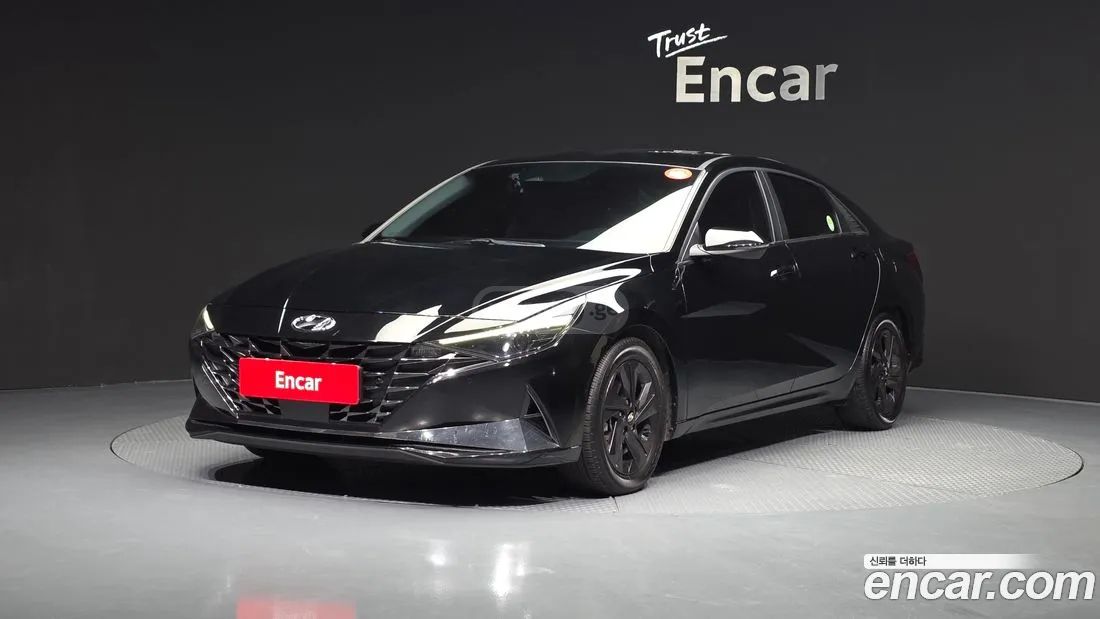 Hyundai Elantra - фото 1