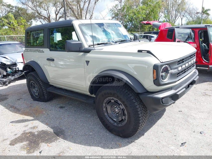 Ford Bronco - фото 1