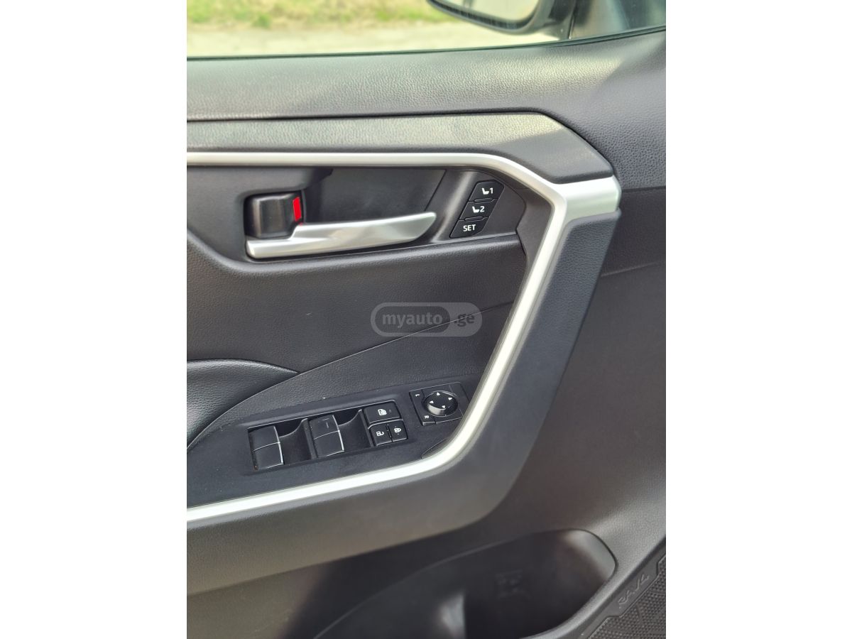 Toyota RAV 4 - фото 7