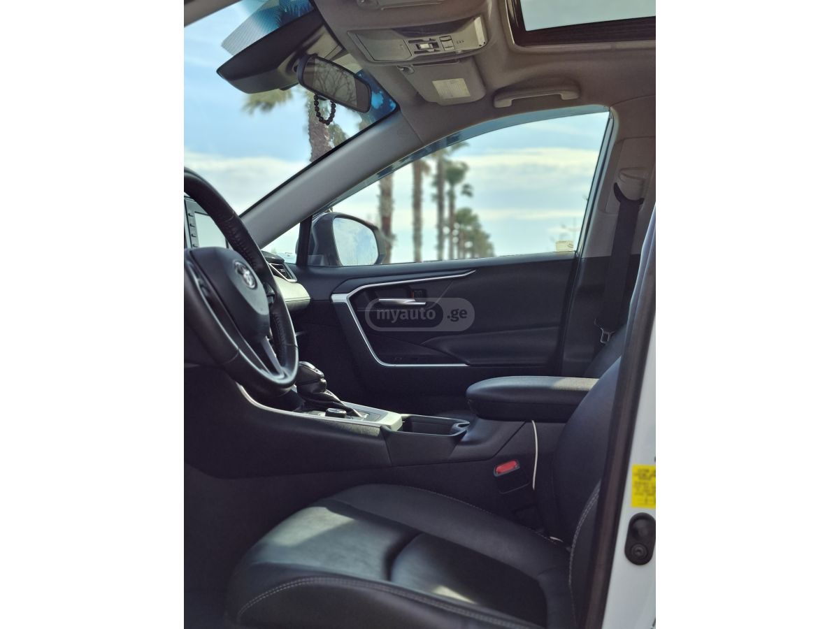 Toyota RAV 4 - фото 8