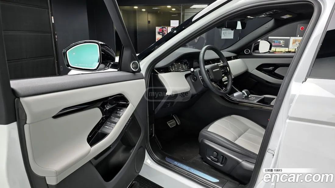 Land Rover Range Rover Evoque 2026 — миниатюра 11