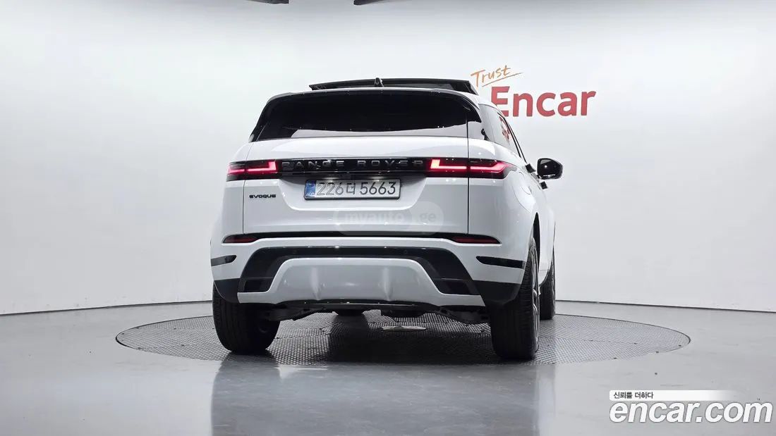 Land Rover Range Rover Evoque 2026 — миниатюра 4