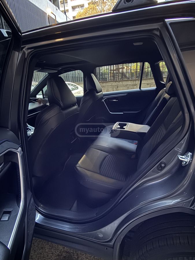 Toyota RAV 4 - фото 7