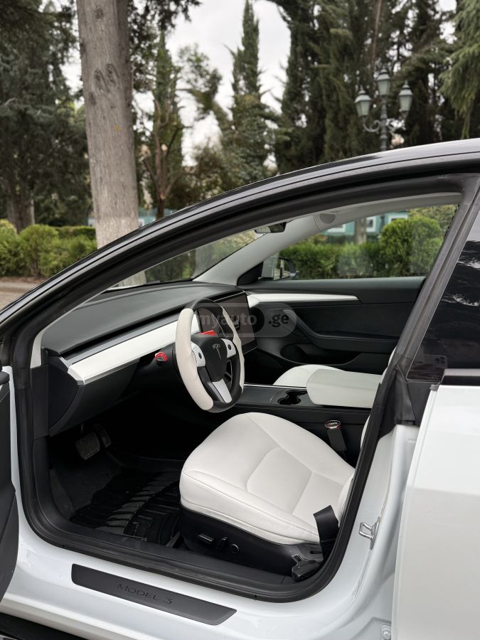 Tesla Model 3 - фото 4