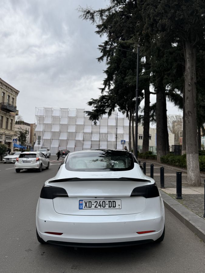 Tesla Model 3 - фото 5