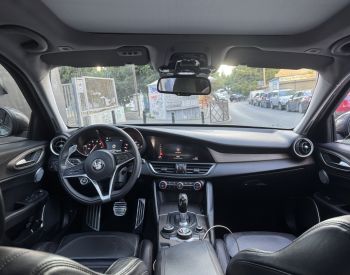 Alfa RomeoGiulia2017