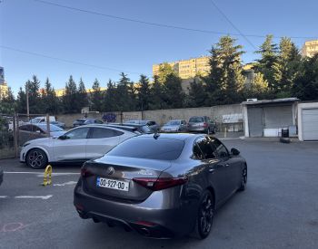 Alfa RomeoGiulia2017