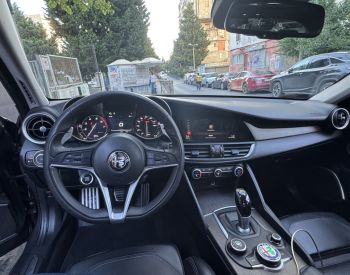Alfa RomeoGiulia2017