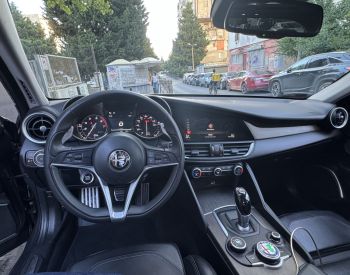 Alfa RomeoGiulia2017