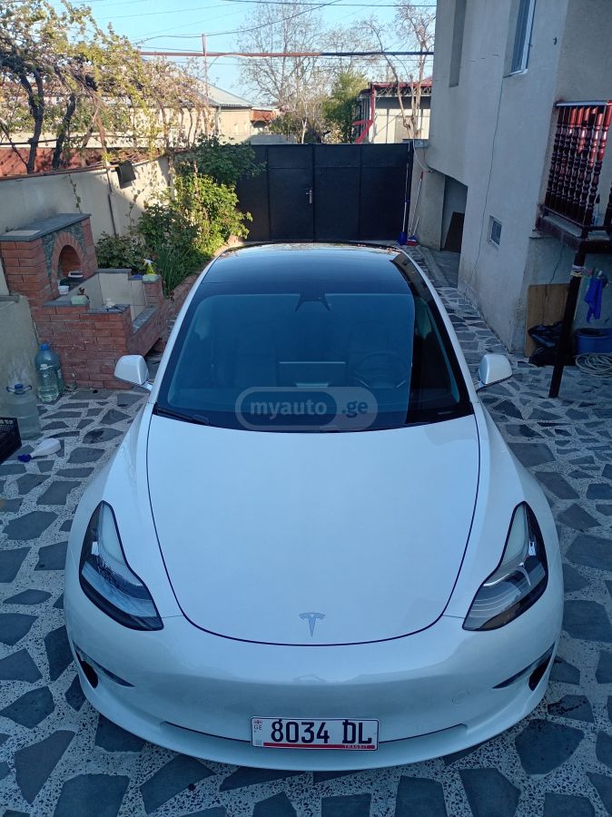 Tesla Model 3 - фото 1