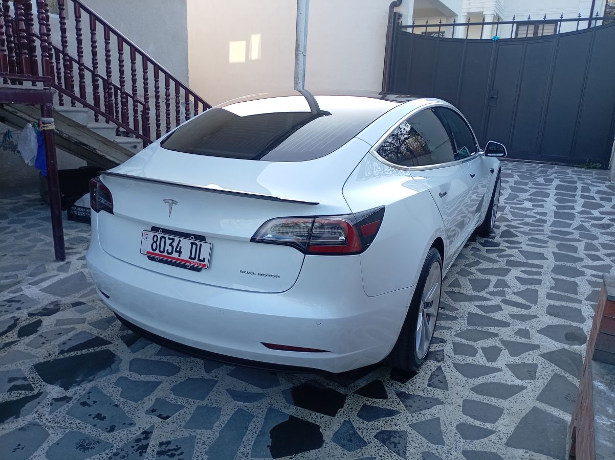 Tesla Model 3 - фото 11