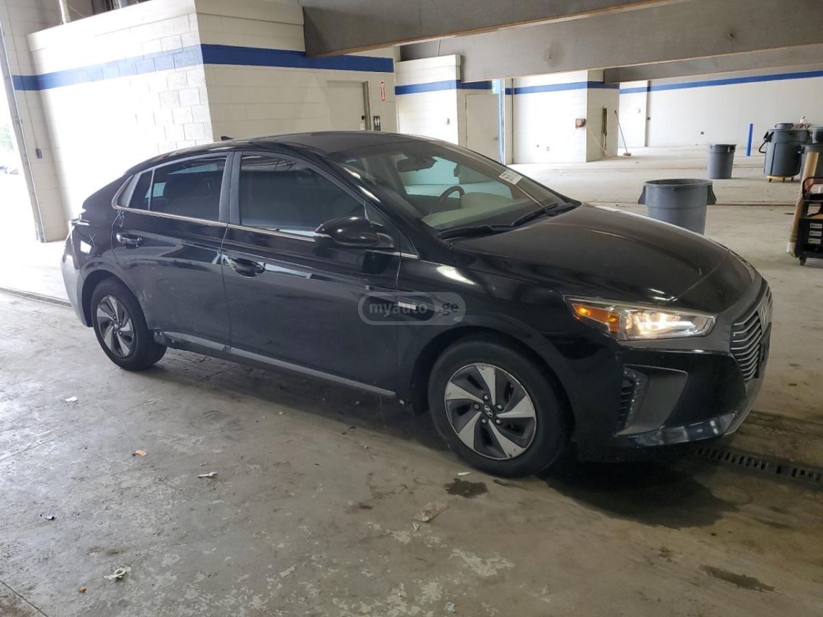 Hyundai Ioniq - фото 1
