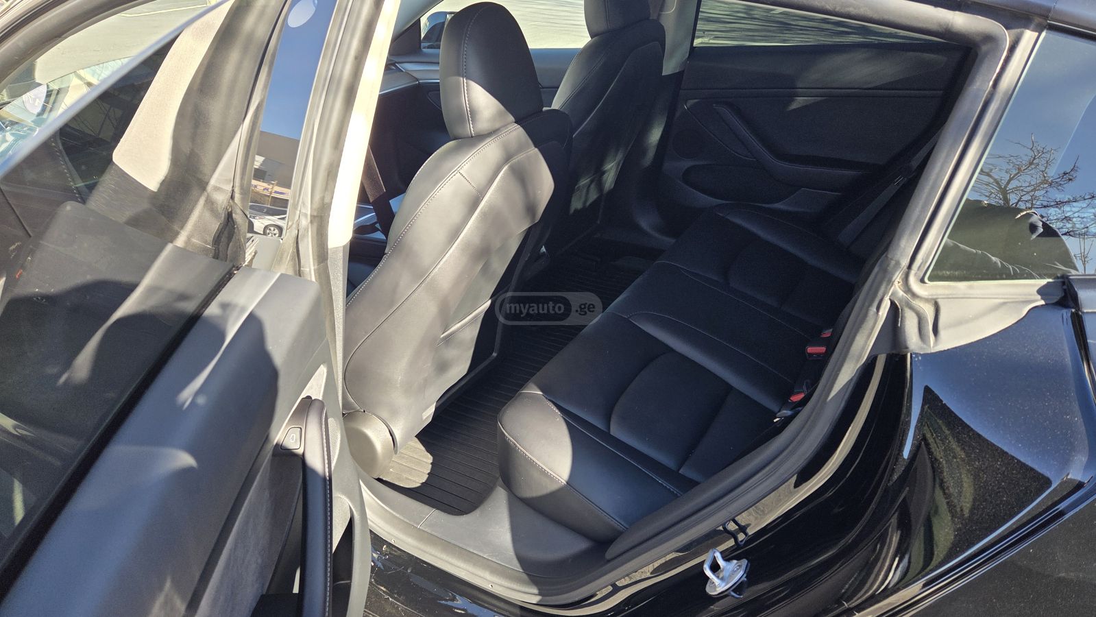 Tesla Model 3 - фото 10