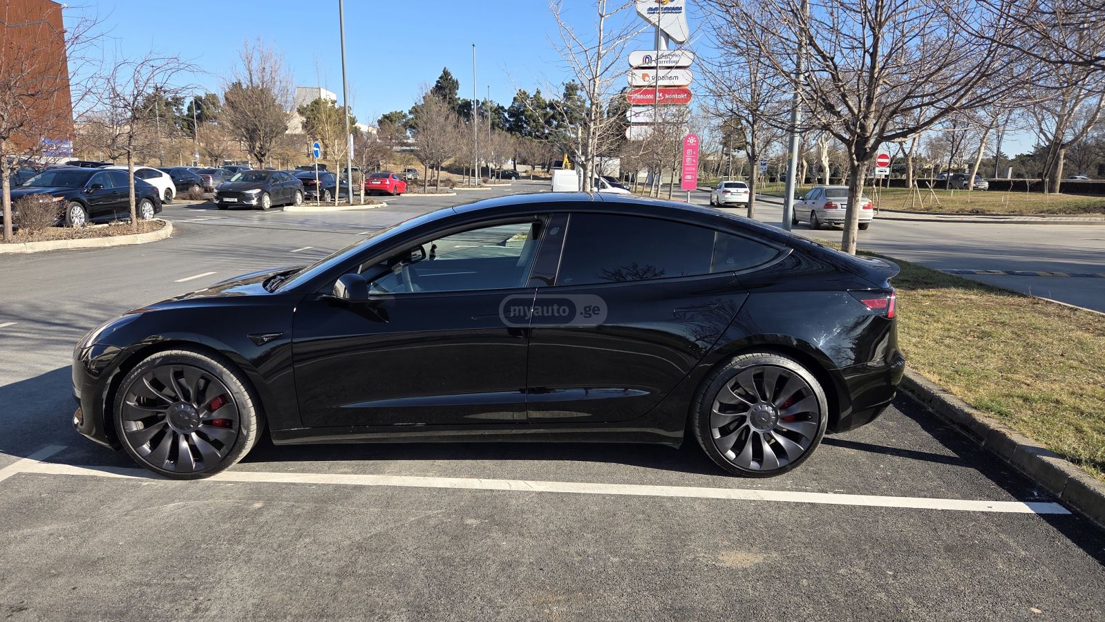 Tesla Model 3 - фото 2