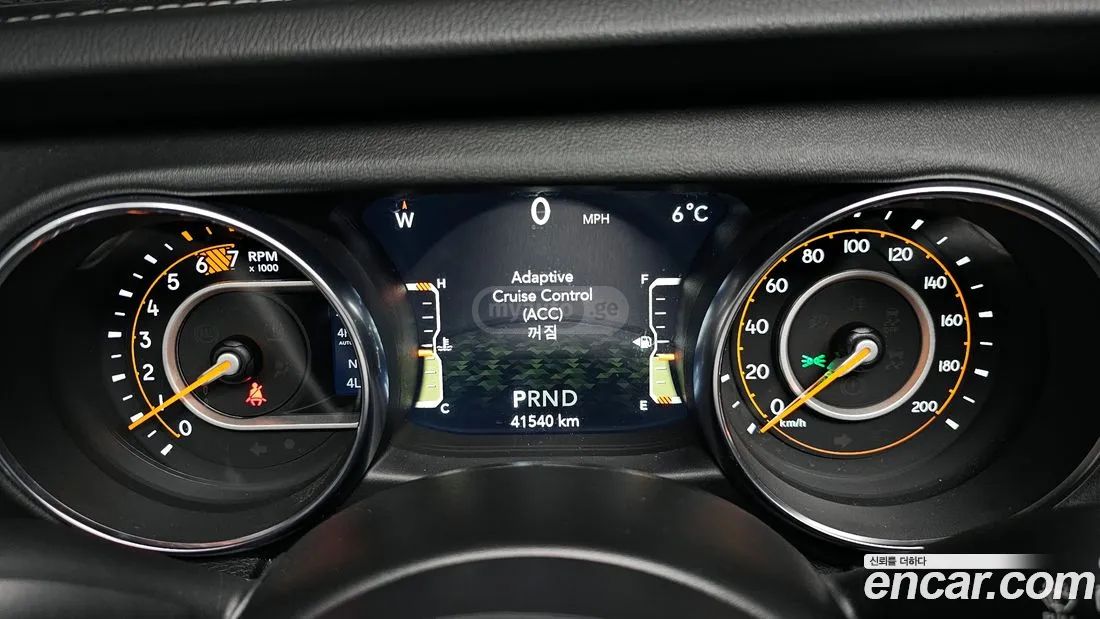 Jeep Wrangler - фото 8