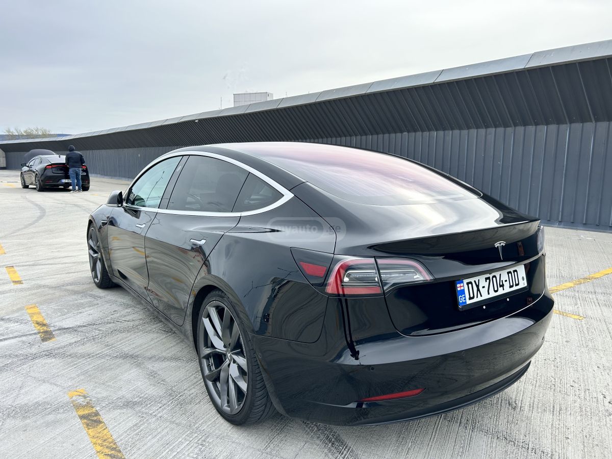 Tesla Model 3 - фото 3