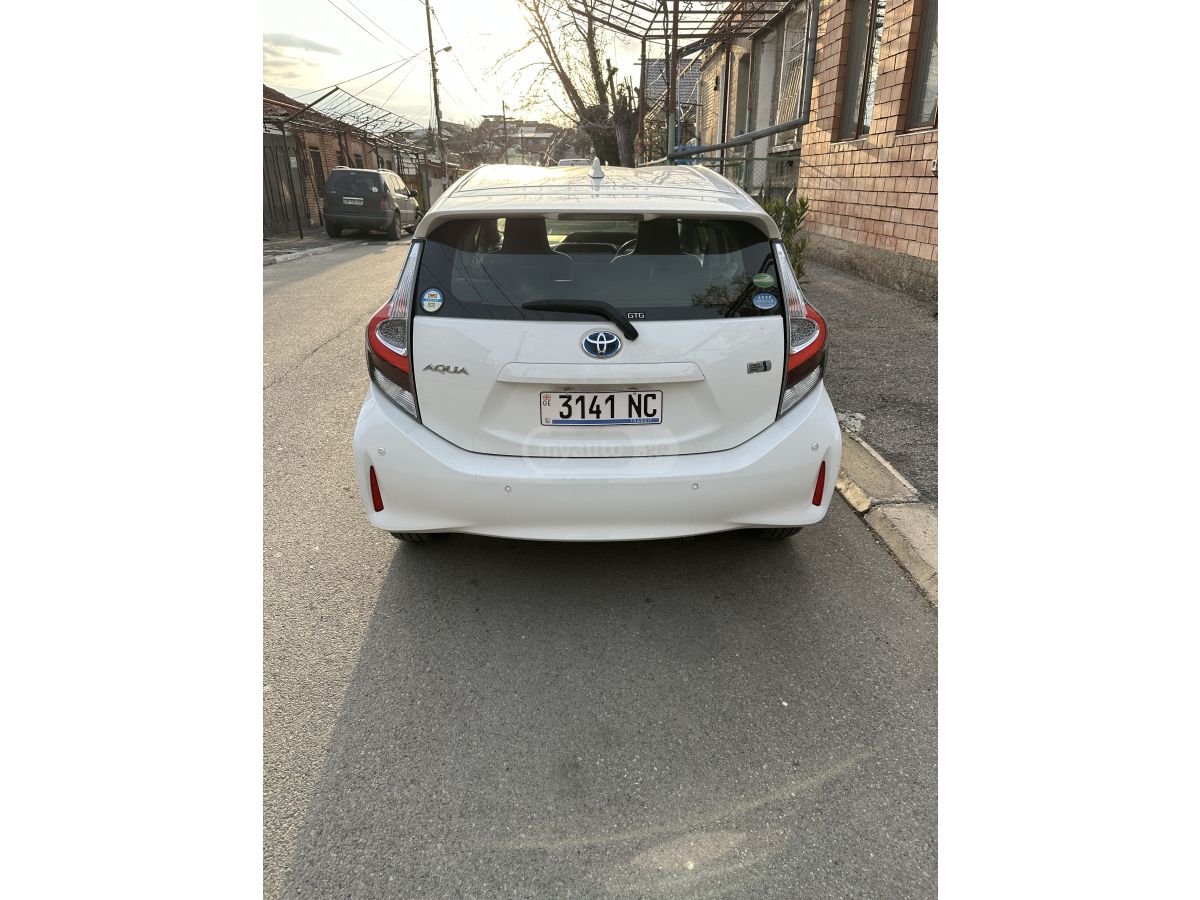 Toyota Aqua - фото 1