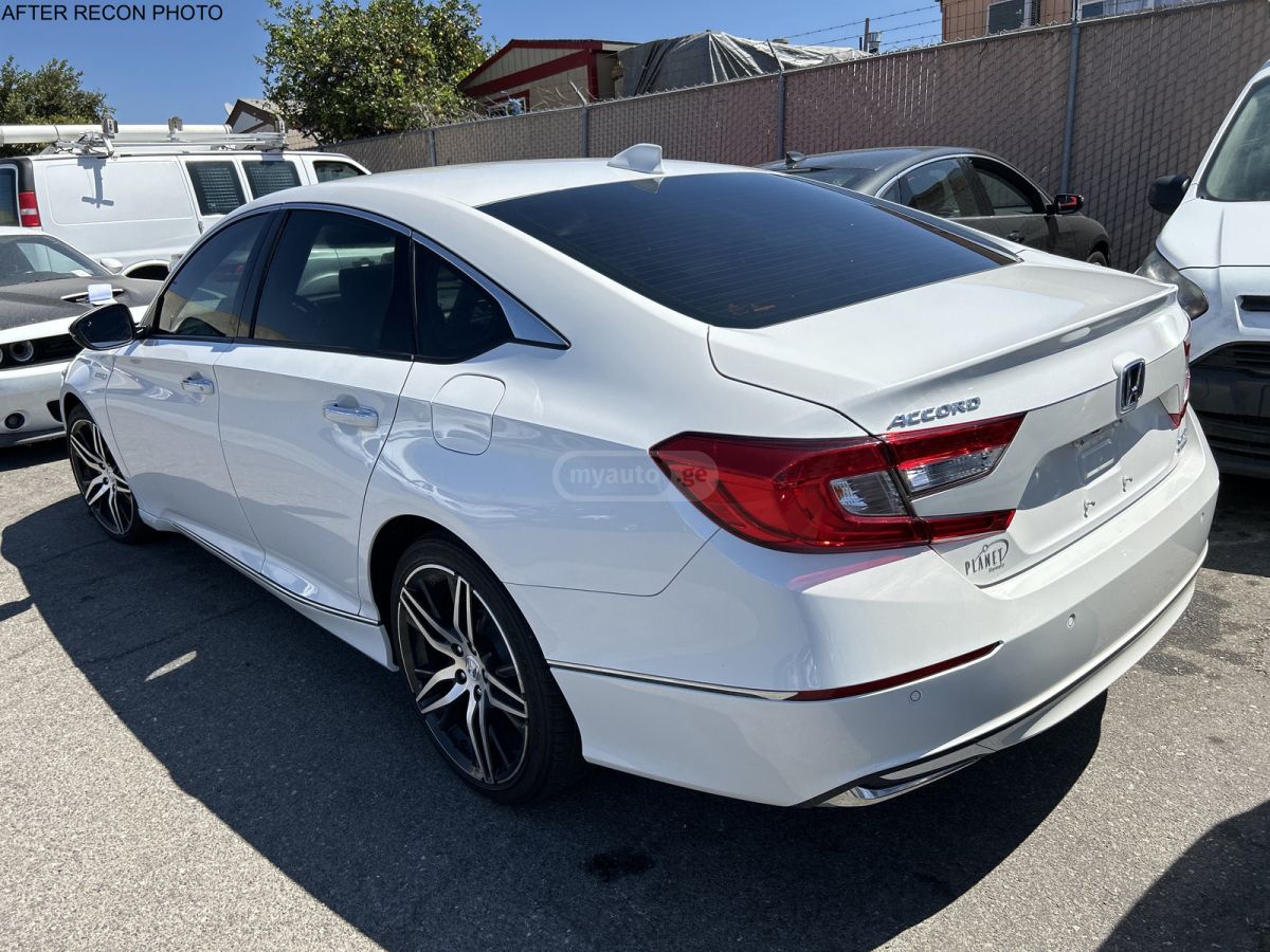 Honda Touring 2.0T 4dr Sedan Automat — миниатюра 3