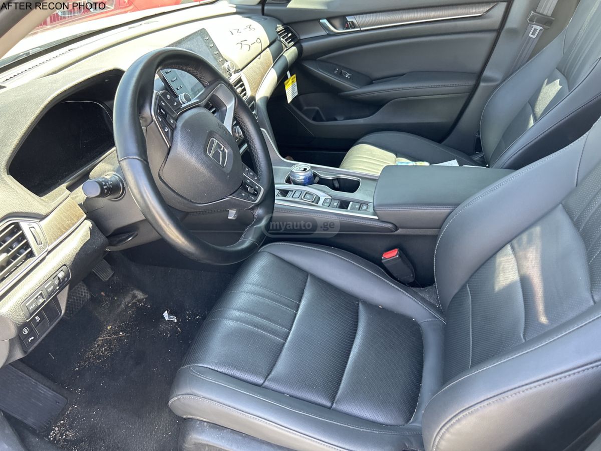 Honda Touring 2.0T 4dr Sedan Automat — миниатюра 4